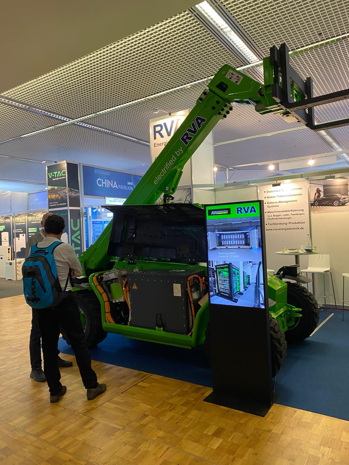 Elektrifizierter Teleskoplader electrified by RVA auf der Messe