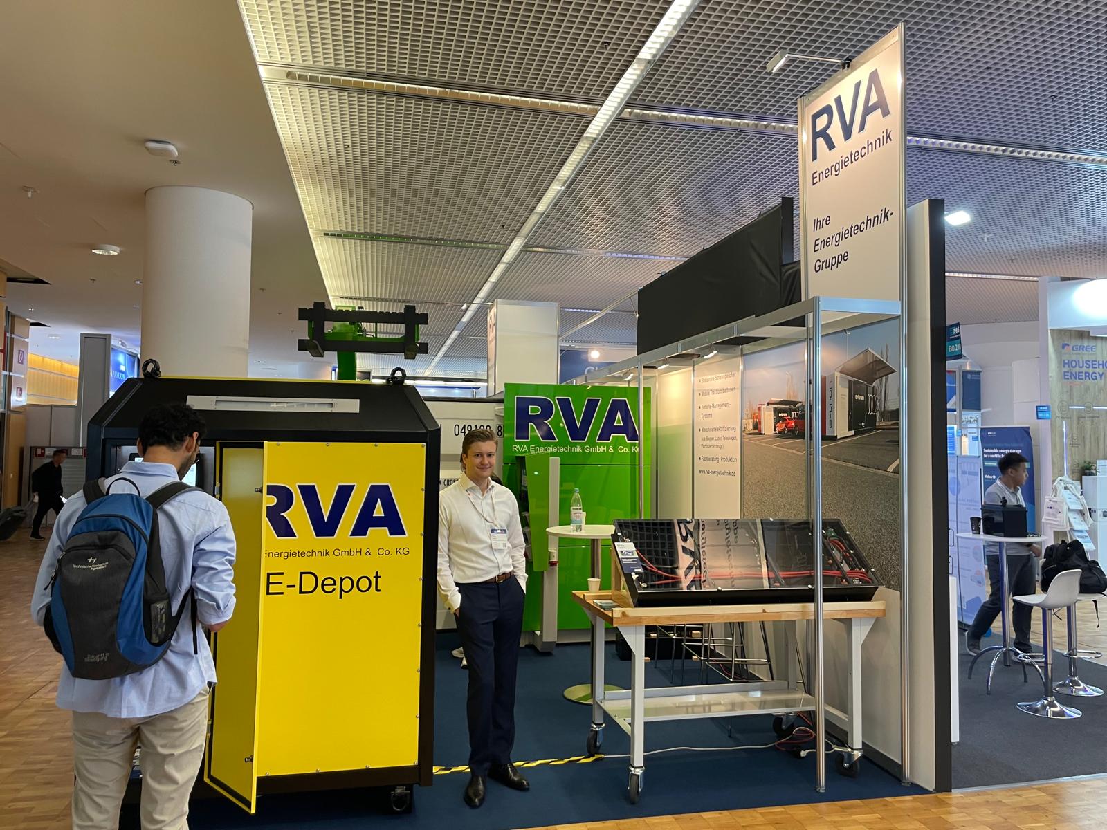 RVA-Team am Messestand der The smarter E Europe 2025